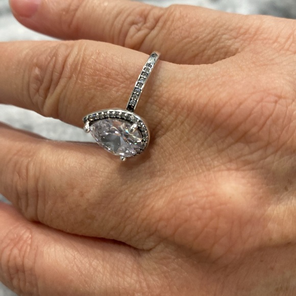 Pandora teardrop ring size 7 ✨💍✨💍✨ - Picture 6 of 7